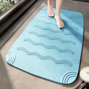 Blauwe douchemat met antislip textuur voor inloopdouche.