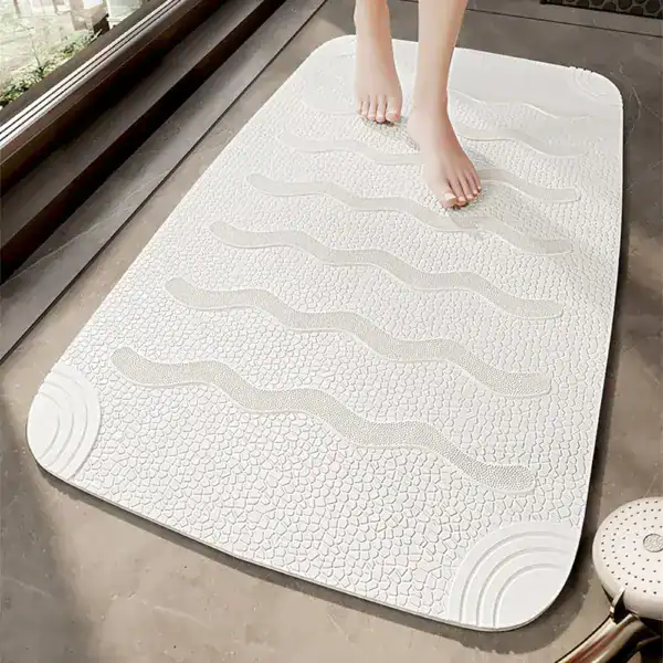 Witte douchemat met antislip textuur voor inloopdouche.