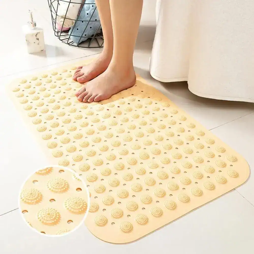 Beige rubber douchemat met antislip textuur voor badkamer.