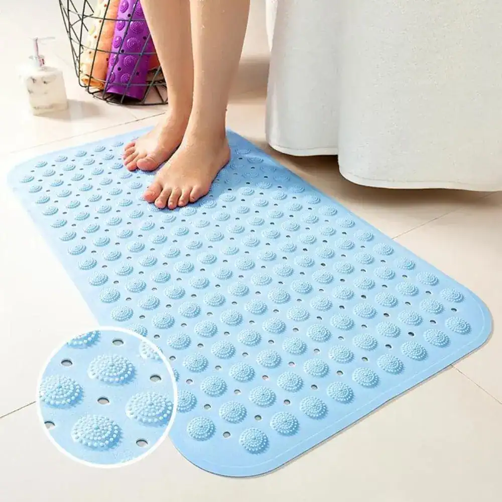 Blauwe rubber douchemat met antislip textuur voor badkamer.