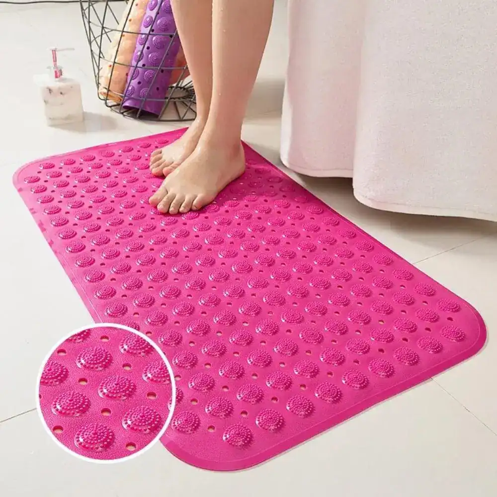 Roze douchemat rubber met antislip textuur voor badkamer.