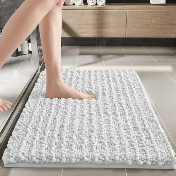 Witte douchemat met bolletjes textuur voor inloopdouche, antislip.