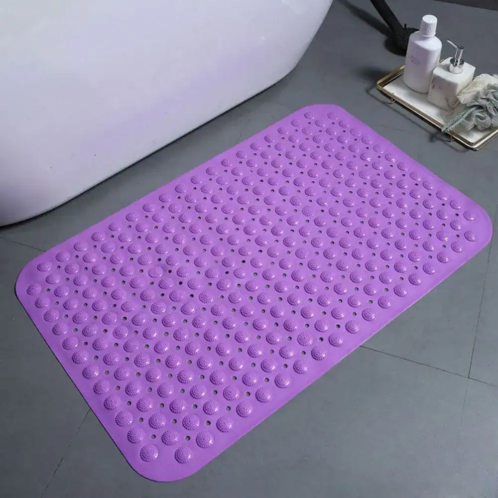Lichtpaarse douchemat met antislip textuur voor de badkamer.