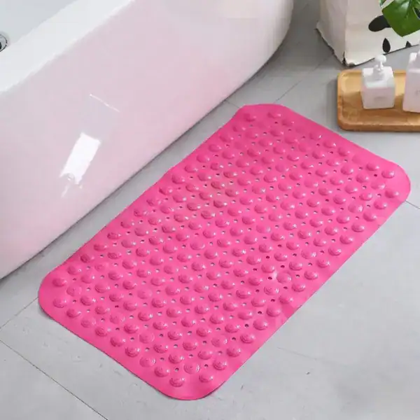Witte badkamermat met antislip textuur voor de douche.