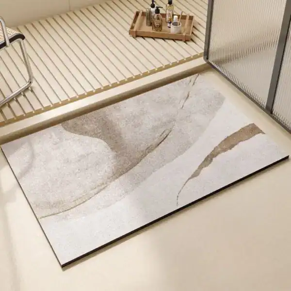 Extra grote badmat met abstract patroon in beige en crème, antislip voor badkamer.
