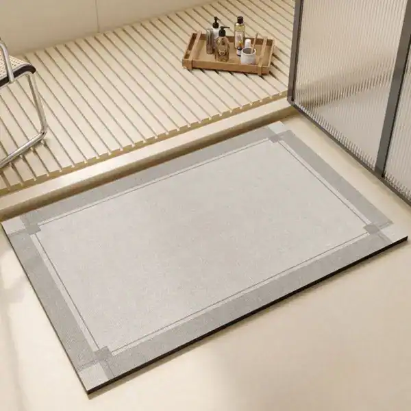 Extra grote badmat met grijze rand, antislip, voor badkamer of douche.