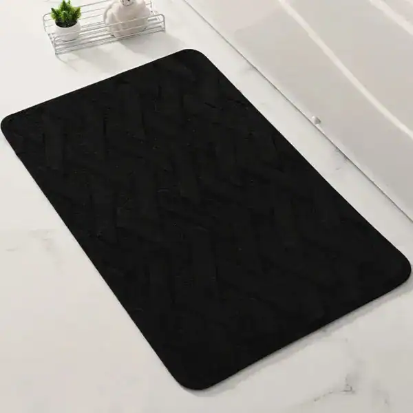 Zwarte geweven badmat met herringbone patroon, antislip voor badkamer.