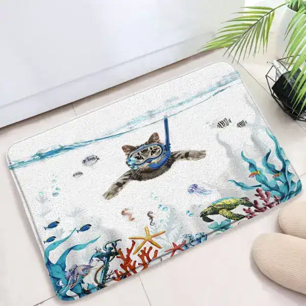 Badmat met kat die duikt onder water, badkamermat met zeemeeuwen en koraal.