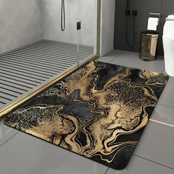Gouden badmat met zwart marmerpatroon voor badkamer.
