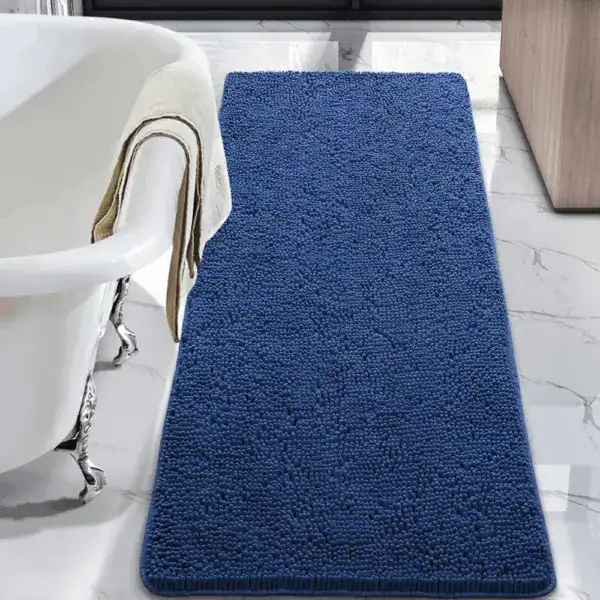 Grote blauwe badmat met antislip textuur voor de badkamer.