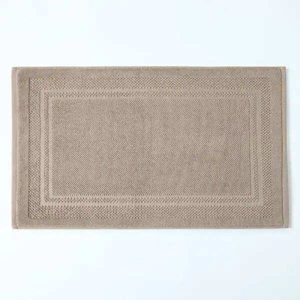 Beige katoen badmat met gestreepte rand, antislip badkamermat.