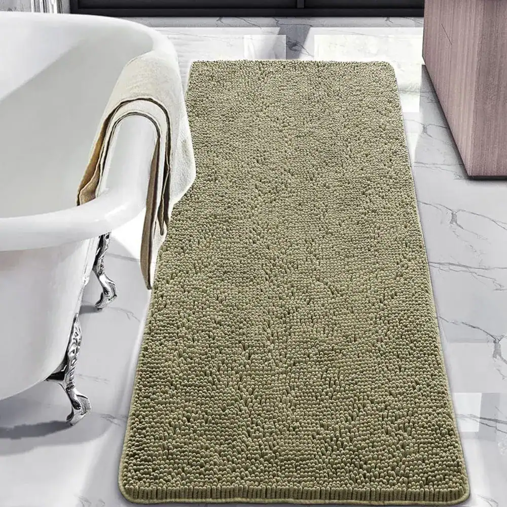 Lange badmat in groen, antislip, voor badkamer.