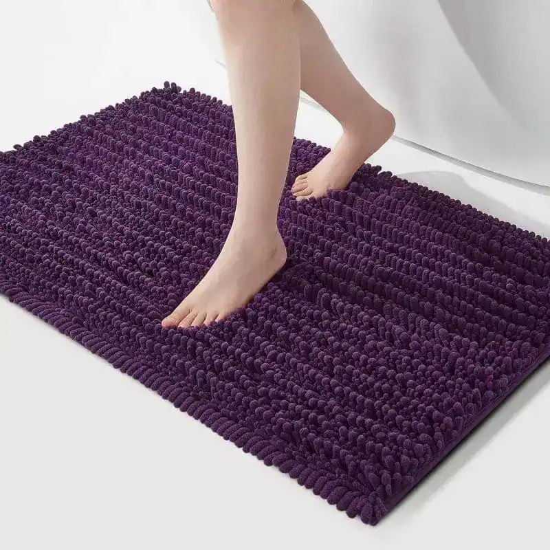 Paarse badmat met antislip textuur, geschikt voor badkamer en douche.