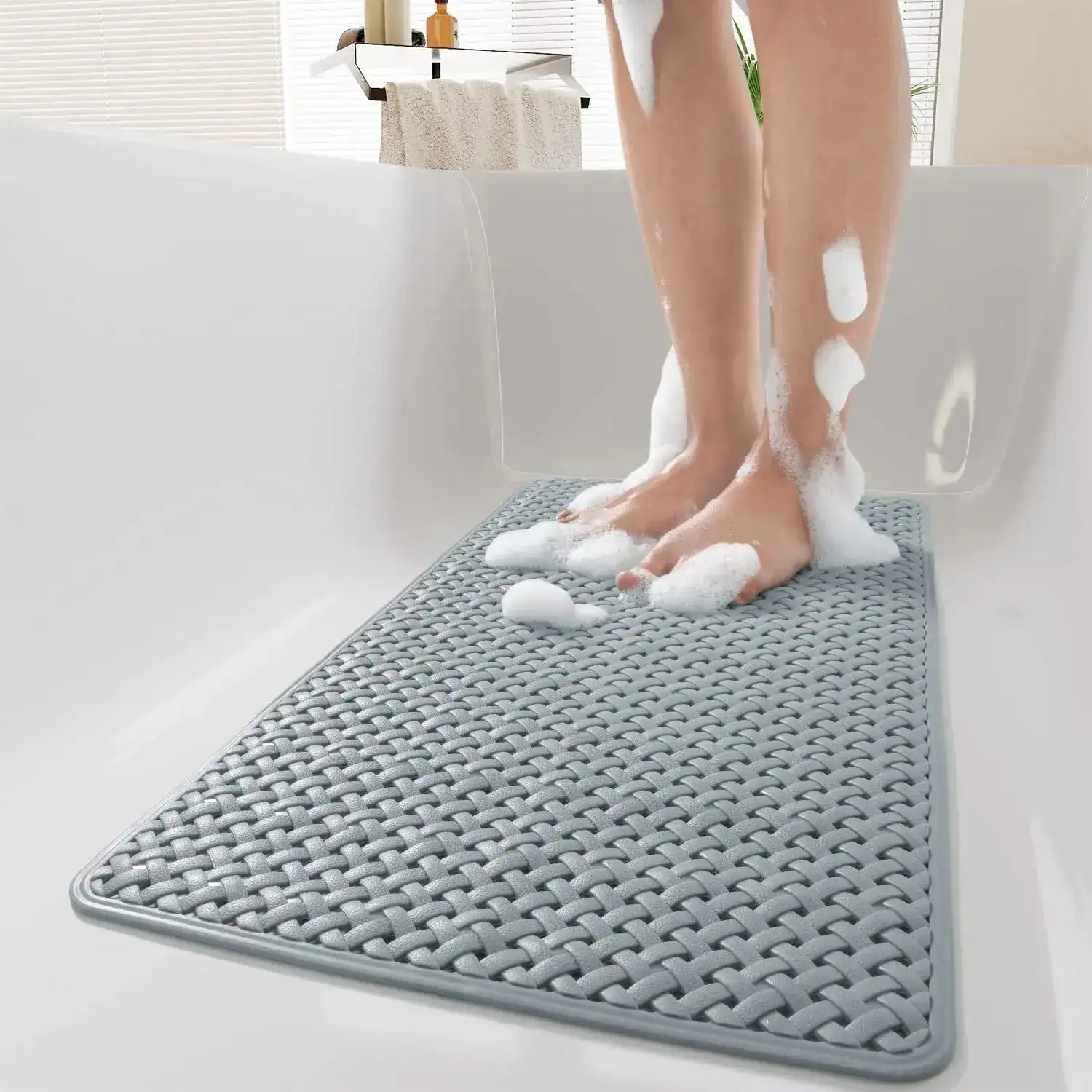 Grijze plastic douchemat met gevlochten textuur voor badkamer.