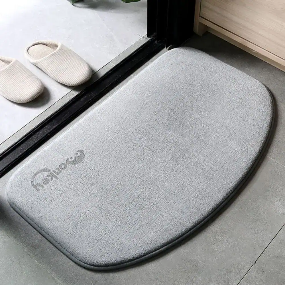 Ronde badmat taupe met antislip rand, voor badkamer of douche.