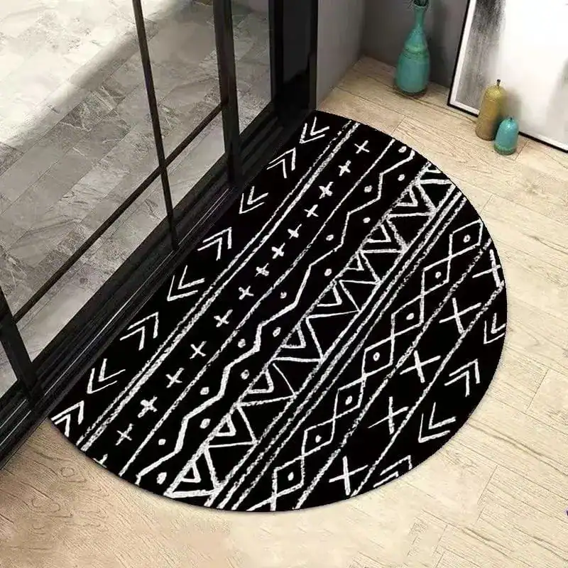 Ronde badmat zwart met witte geometrische patronen, antislip voor badkamer.
