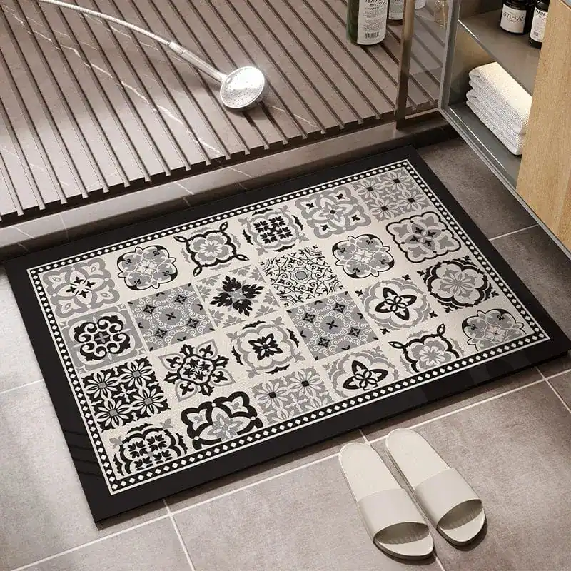 Zwart-wit patroon badmat met antislip rand, voor badkamer of douche.