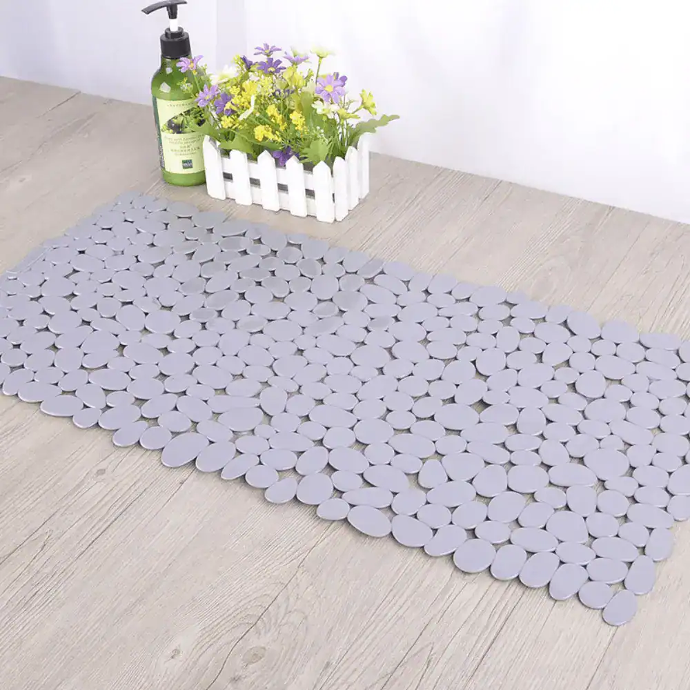 Grijze rubber badmat met antislip oppervlak, voor badkamer of douche.
