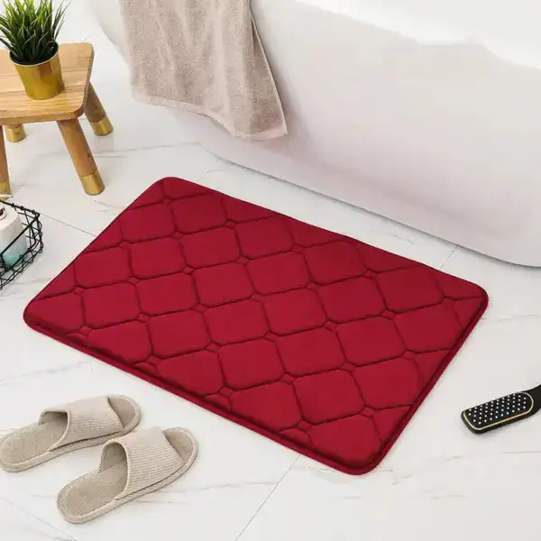 Rode traagschuim badmat met antislip textuur, voor badkamer of douche.