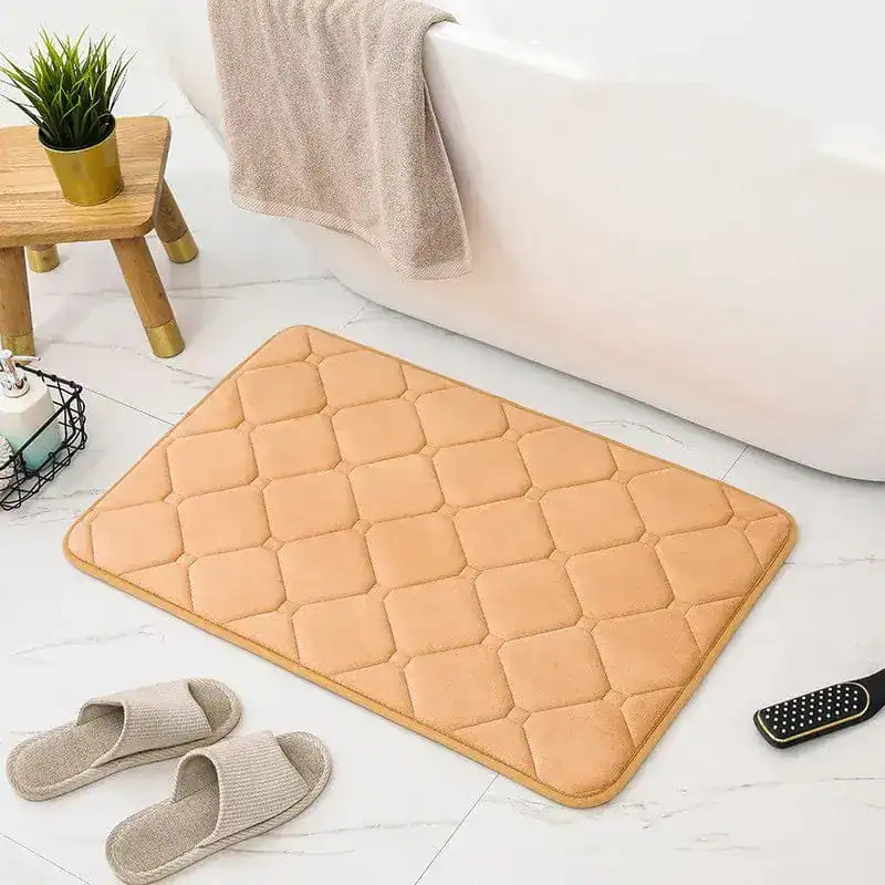 Traagschuim badmat met antislip structuur, beige kleur, voor badkamer.