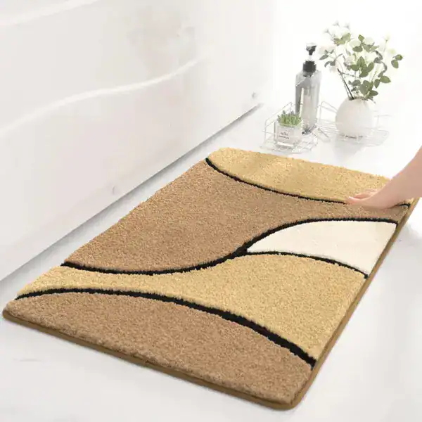 Vintage badmat met beige en crème kleuren, zwart accent en zachte textuur voor uw badkamer.