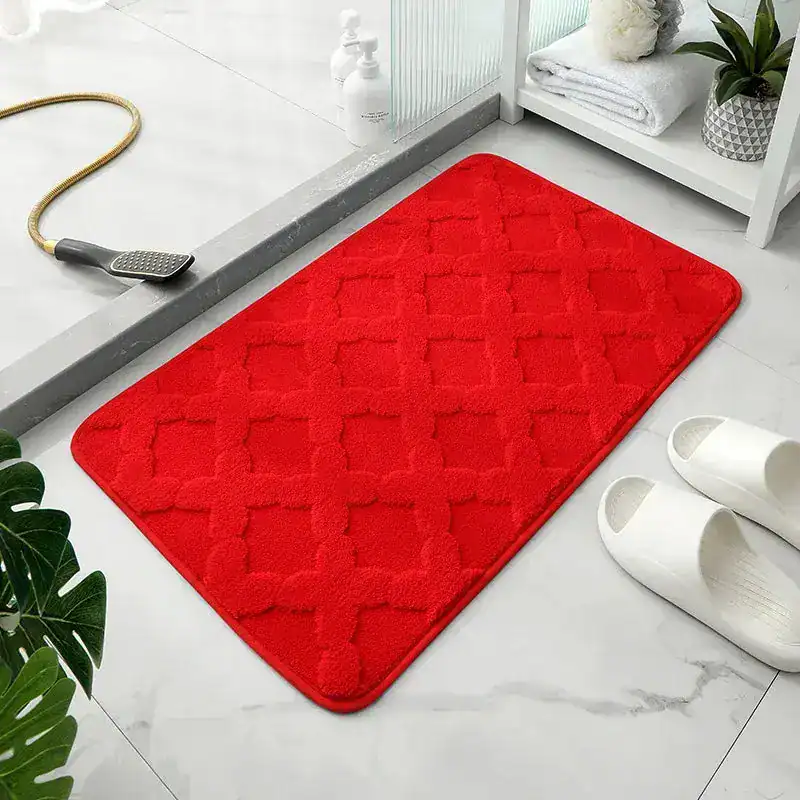 Rode badmat met rasterpatroon, water absorberend, voor badkamer.
