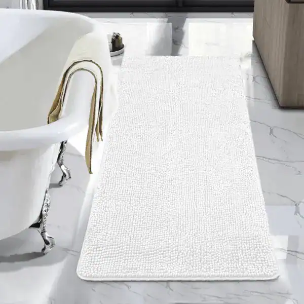 Witte badmat groot met antislip textuur in moderne badkamer.