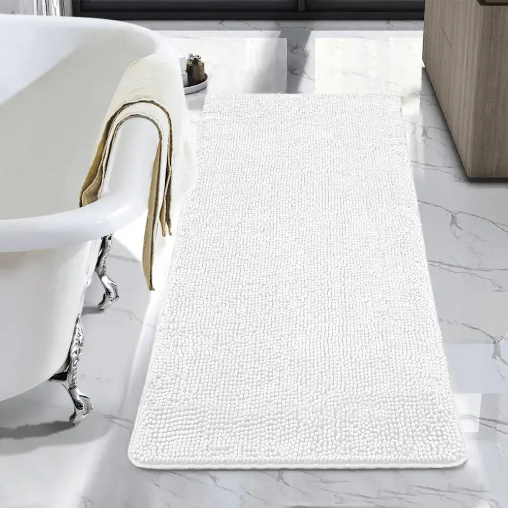 Witte badmat groot met antislip textuur in moderne badkamer.