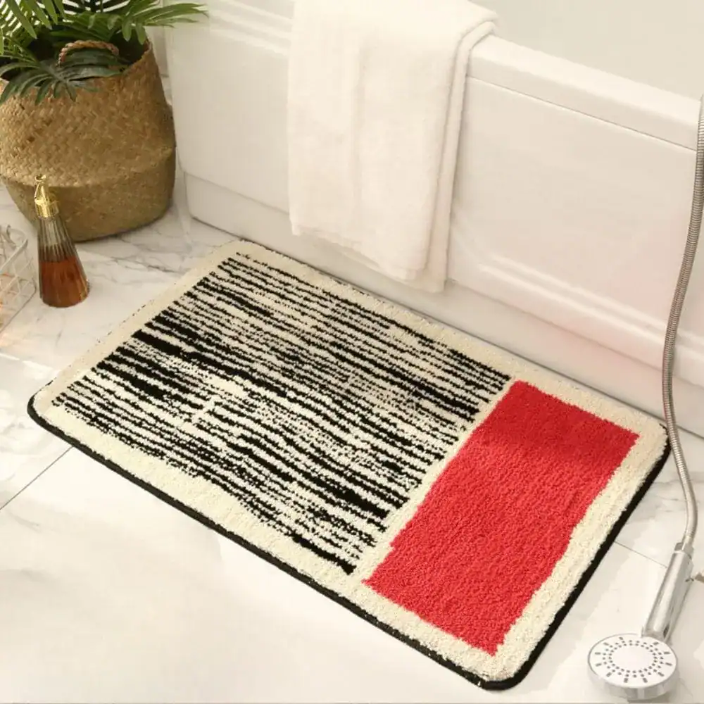 Zwarte witte badmat met rode vierkant en gestreept patroon, antislip voor badkamer.